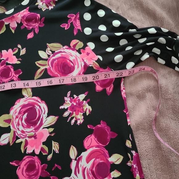 SOLD 💗Floral High low top💗 - Picture 3 of 5